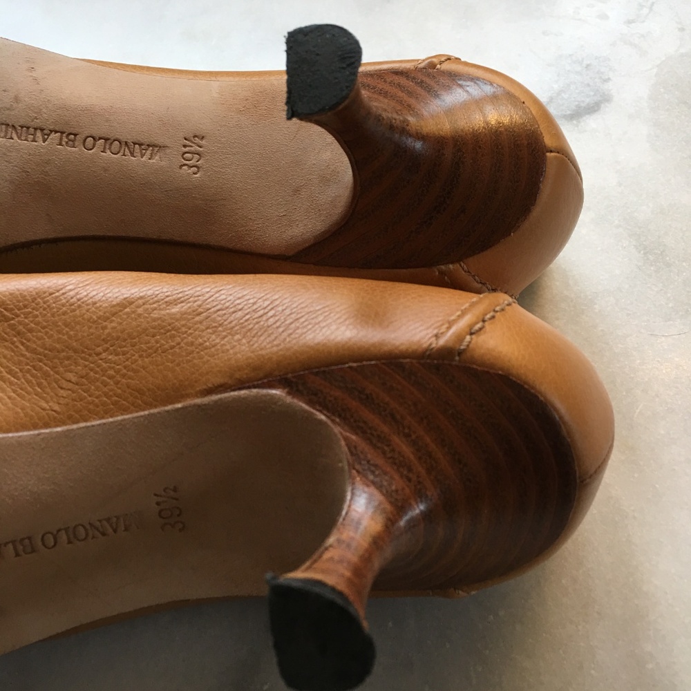 Manolo Blahnik Stacked Kitten Heel Pump Caramel - Picture 6 of 8